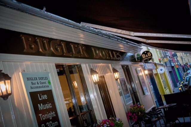 Гостевой дом Bugler Doyles Bar & Townhouse Уэксфорд-26